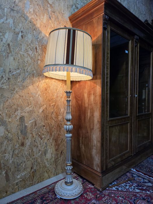 Lampa podłogowa stojąca ecru drewniana #2332 Stylowy Węgrów