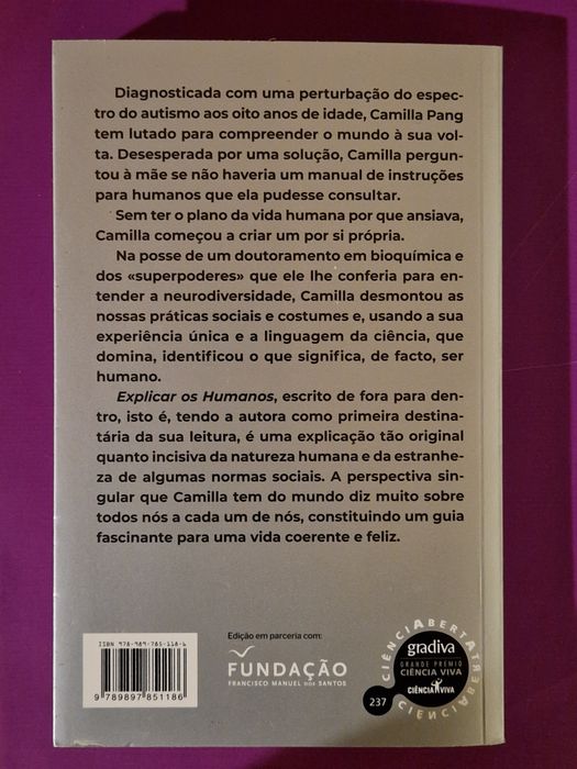 Livro "Explicar os humanos" de Camilla Pang