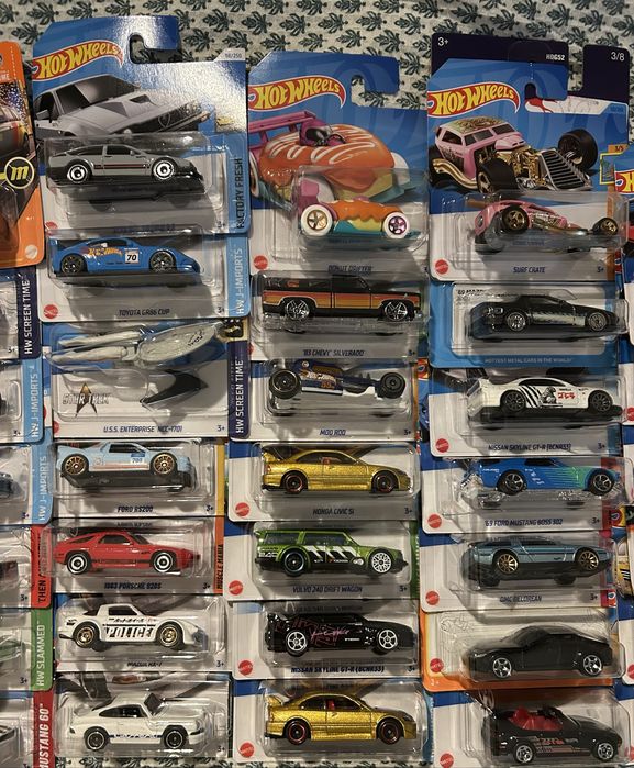 Hot Wheels Toyota , Porsche, Nissan, BMW3 Treasure, Barbie