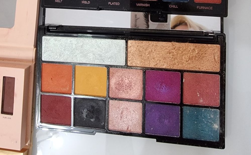 Sprzedam paletki do makijażu różne