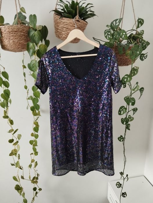 Prosta sukienka z cekinami, lekko trapezowa, ostatki, święta, Sylweste