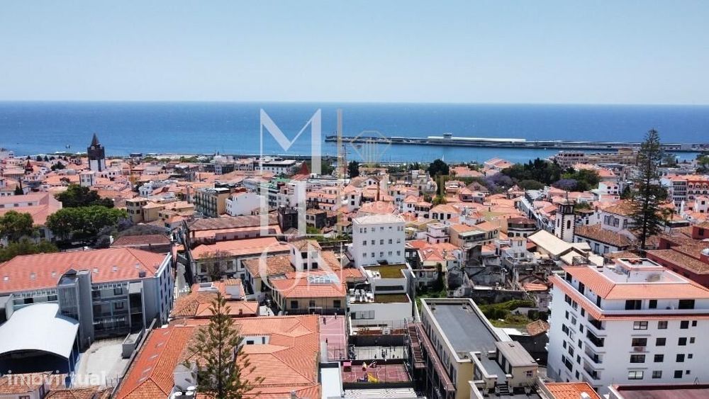 Prédio Histórico No Funchal – Antiga Escola Das Mercês