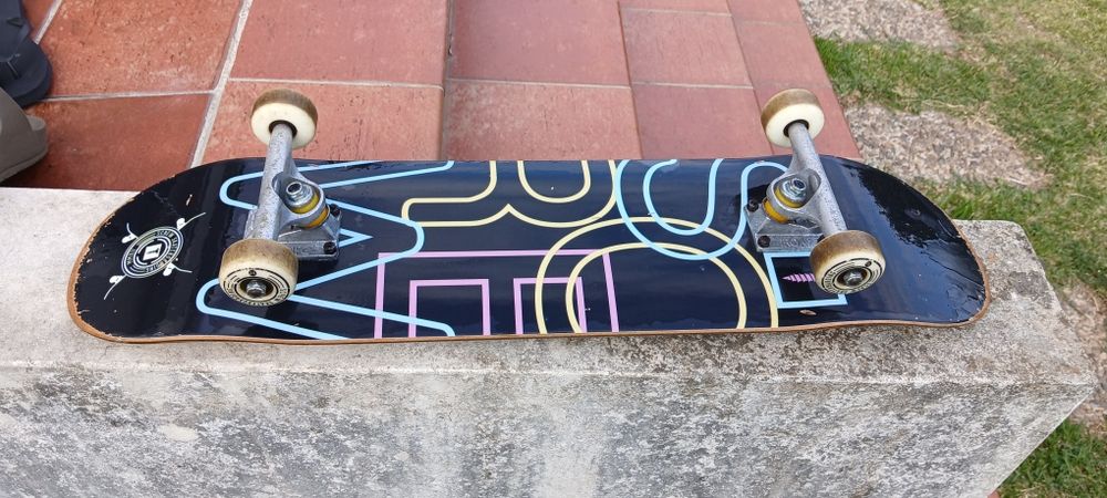 Skate screw quase novo
