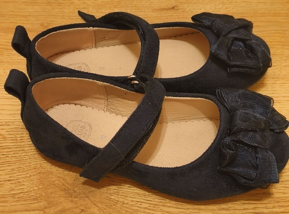 Sukienki córka r.128, mama r.44 i buty 28, 39 Polecam!