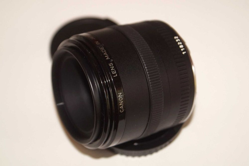 Canon EF 50mm f/2.5 Macro