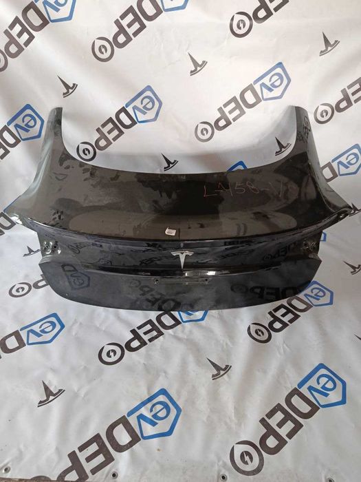 Кришка багажника (ляда) Tesla M3 2020-2023