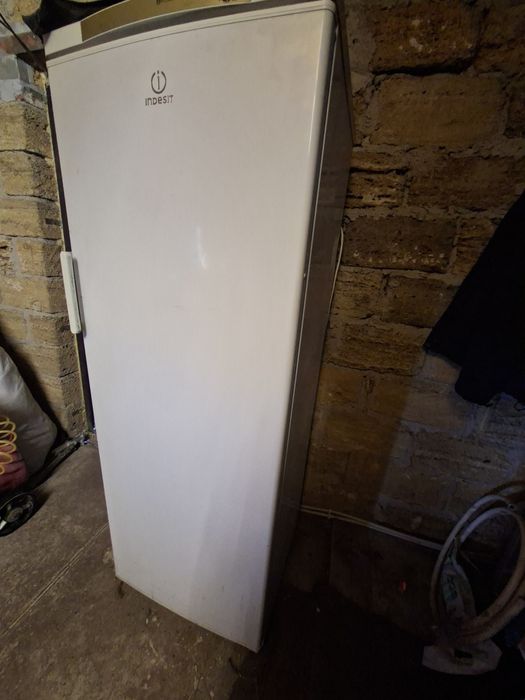 Холодильник Indesit