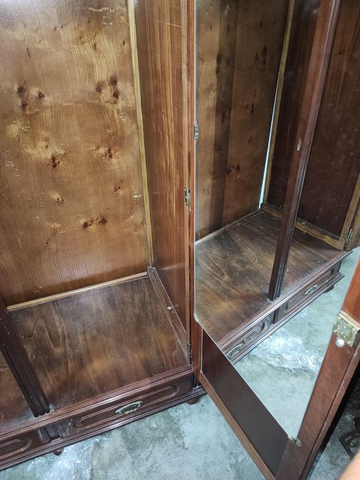 Guarda Roupa em madeira maciça