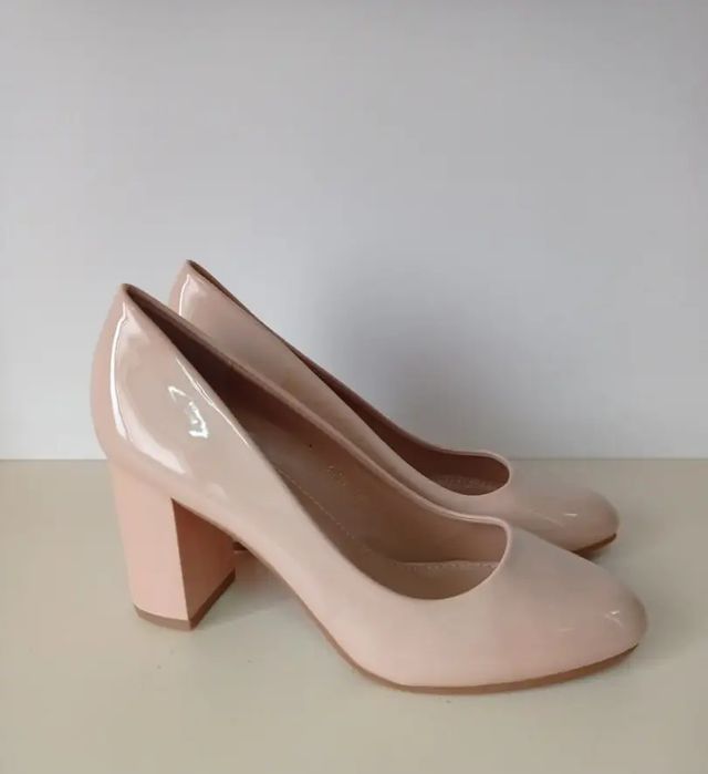 Туфлі жіночі лакові  бежеві