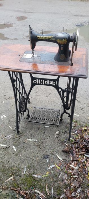Швейна машинка Singer