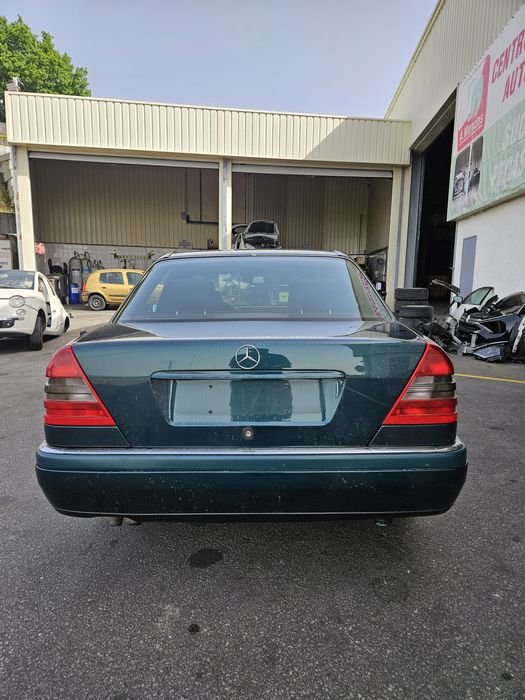 Mercedes-Benz C 250 TD Elegance W202 de 1996 para peças