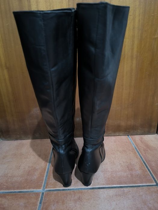 Botas pretas de cano alto