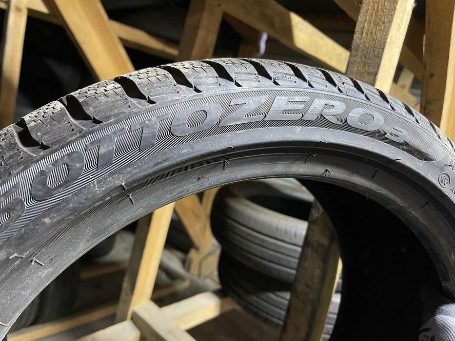 Шини зима 235/40R18 PIRELLI Sottozero3 8мм 4шт як нові