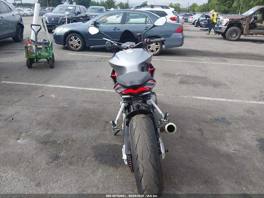 2022 Aprilia Tuono 660