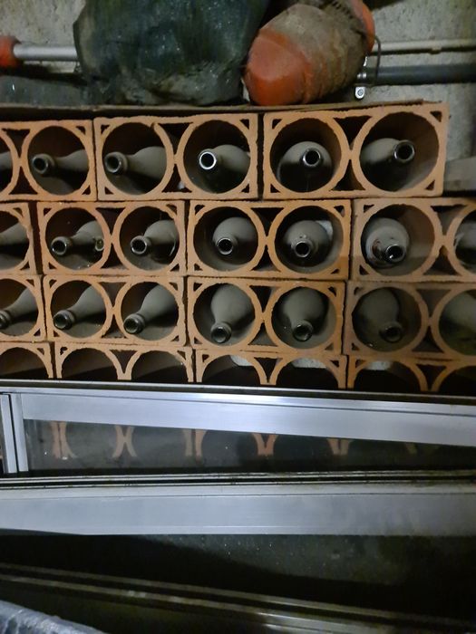 Garrafeira em tijolos