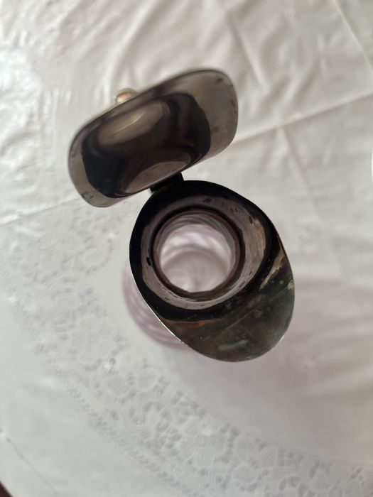 Декоративний графин з ручкою та металевою кришкою