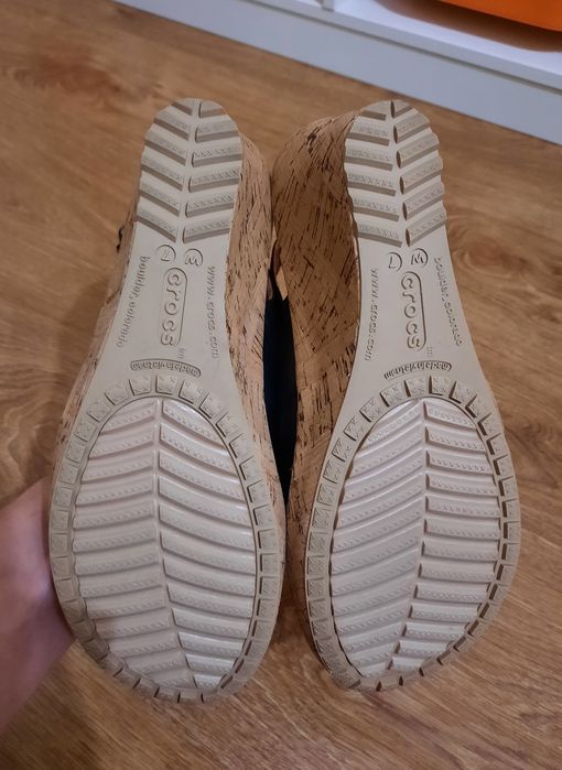 Кожаные босоножки Crocs размер 37 W7 стелька 24,5 см