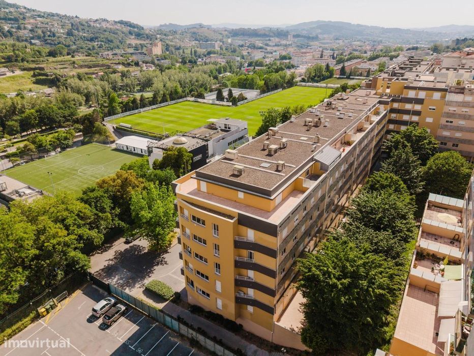 Penthouse Duplex T4+1 com Terraço de 3 Frentes e Vista Serra