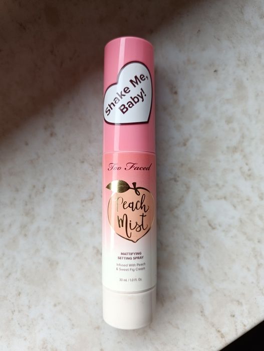 Matująca mgiełka do twarzy too faced