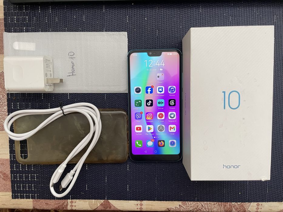 Huawei Honor 10 (6/128, комплект)