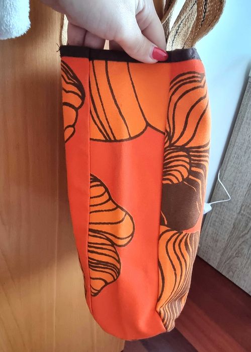 Mala/ saco laranja e castanho com padrão florido