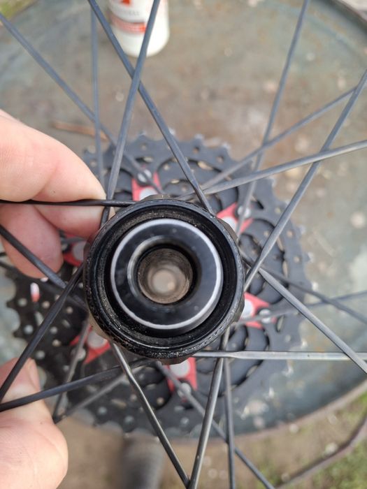 Tylne koło karbonowe Falcon 28' + opona Pirelli P Zero + kaseta SunRac