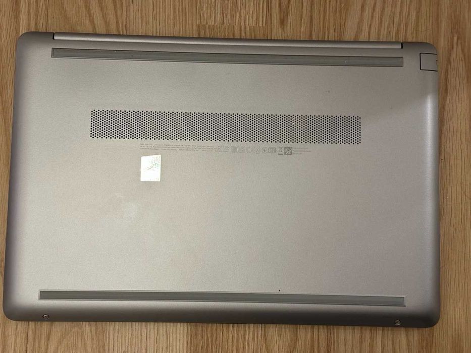 Laptop HP 255 G9 15,6 " AMD Ryzen 7 16/512 GB srebrny