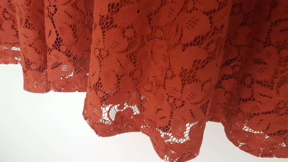 Sukienka koronkowa ruda elegancka i na co dzień