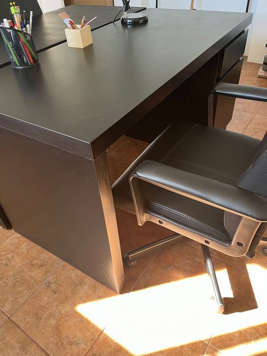 Secretária preta IKEA