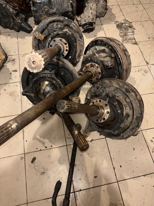 Продам поворотні кулаки газ 66 праві ліві ідеальні нз