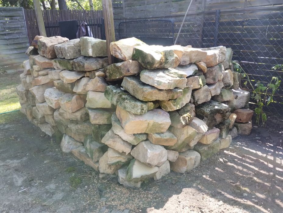 Piaskowiec bloczki ok 3 ton kamień ogrodowy
