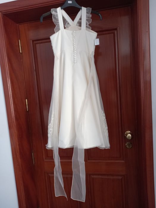 Vestido novo de comunhão de menina