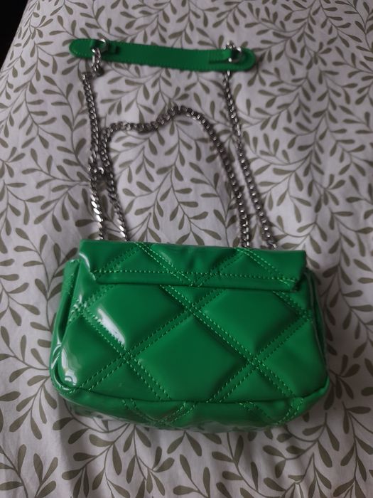 Carteira verde da Bershka