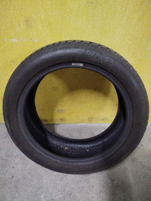 Vendo pneu 205/50 R17 UHP