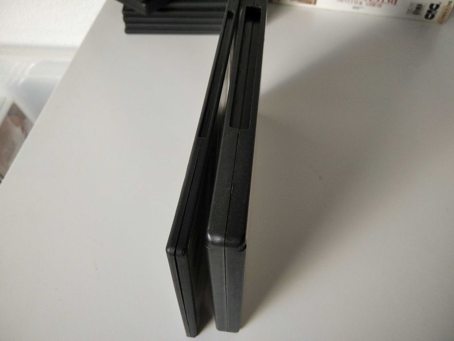Caixas vazias de VHS e DVD usadas64585260235395127