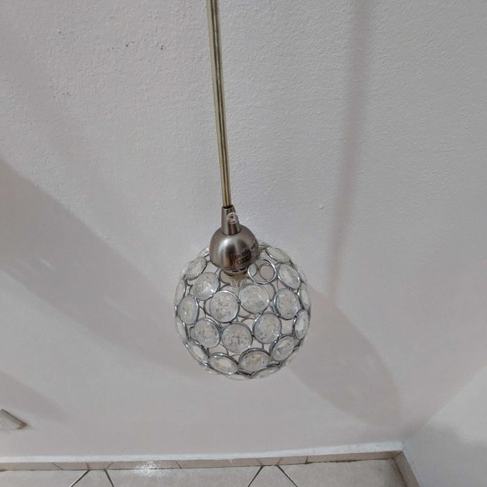 Candeeiro com 3 bolas suspensas