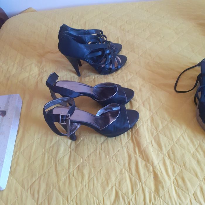 Selling 3 pairs of sandals, each for €5. They are in very good condition.64343228709889123