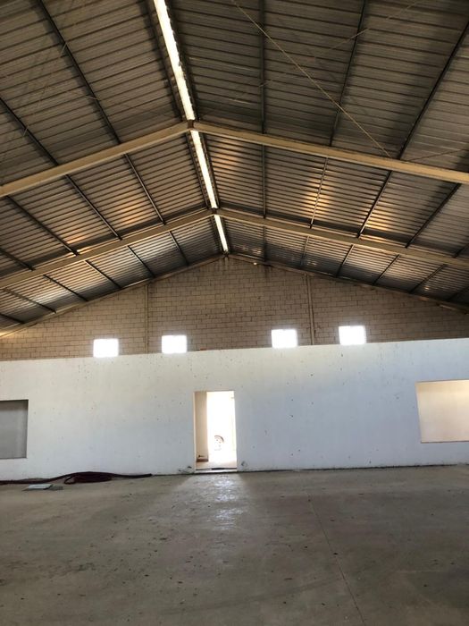 Arrenda-se Armazém Monforte