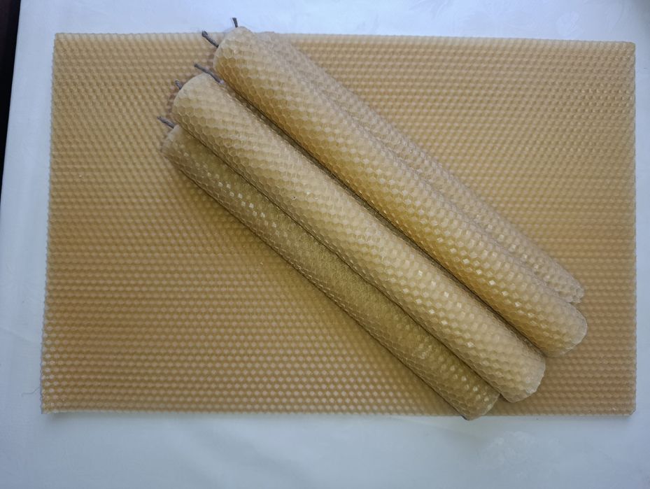 Свічка з натурального бджолиного воску ручної роботи