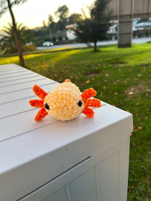Axolote de peluche em crochet
