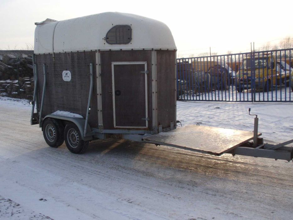 Wypożyczę wynajmę przyczepę przewóz zwierząt koni bydła trzody bryczka