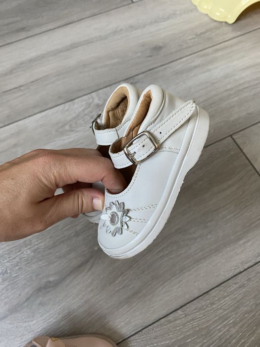 Туфельки для дівчинки