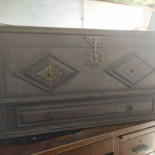 Arca antiga em bom estado