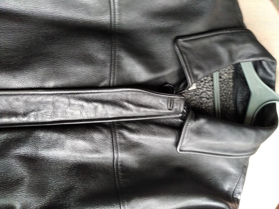 Продам мужскую кожаную куртку.На теплой подкладке.Большой размер.