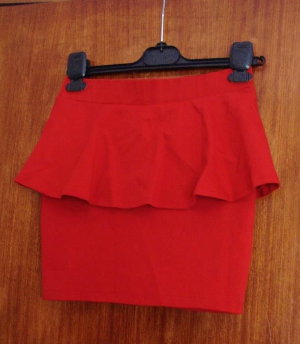 Saia Vermelha da Zara, Tamanho M