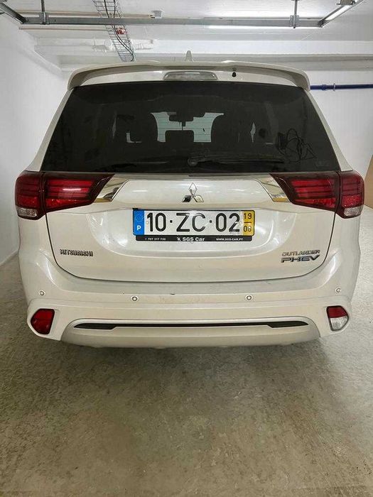 Mitsubishi Outlander 2.4 PHEV INSTYLE