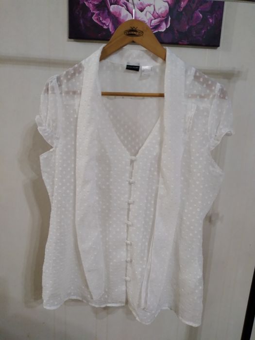 Белая  воздушная  блузка