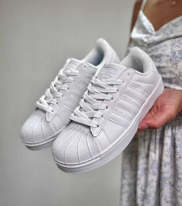 Класичні Жіночі кросівки Адідас Суперстар білі