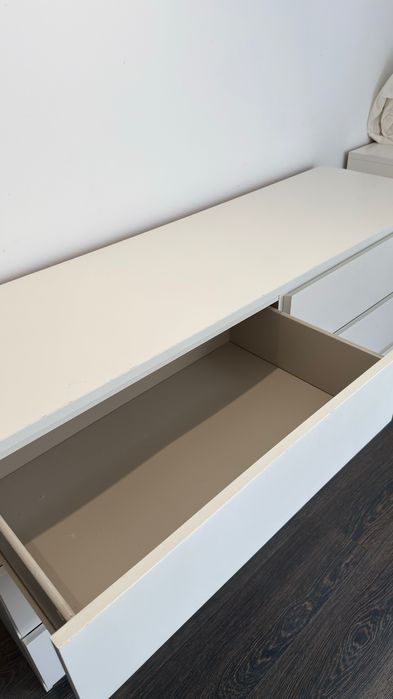 Cômoda Malm IKEA