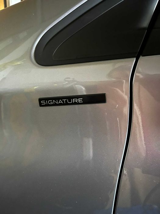 Peugeot 208 Signature